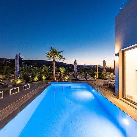 Vasilios Villa, With Pool, Gym & Close To Beach, By Thinkvilla Loutra エクステリア 写真