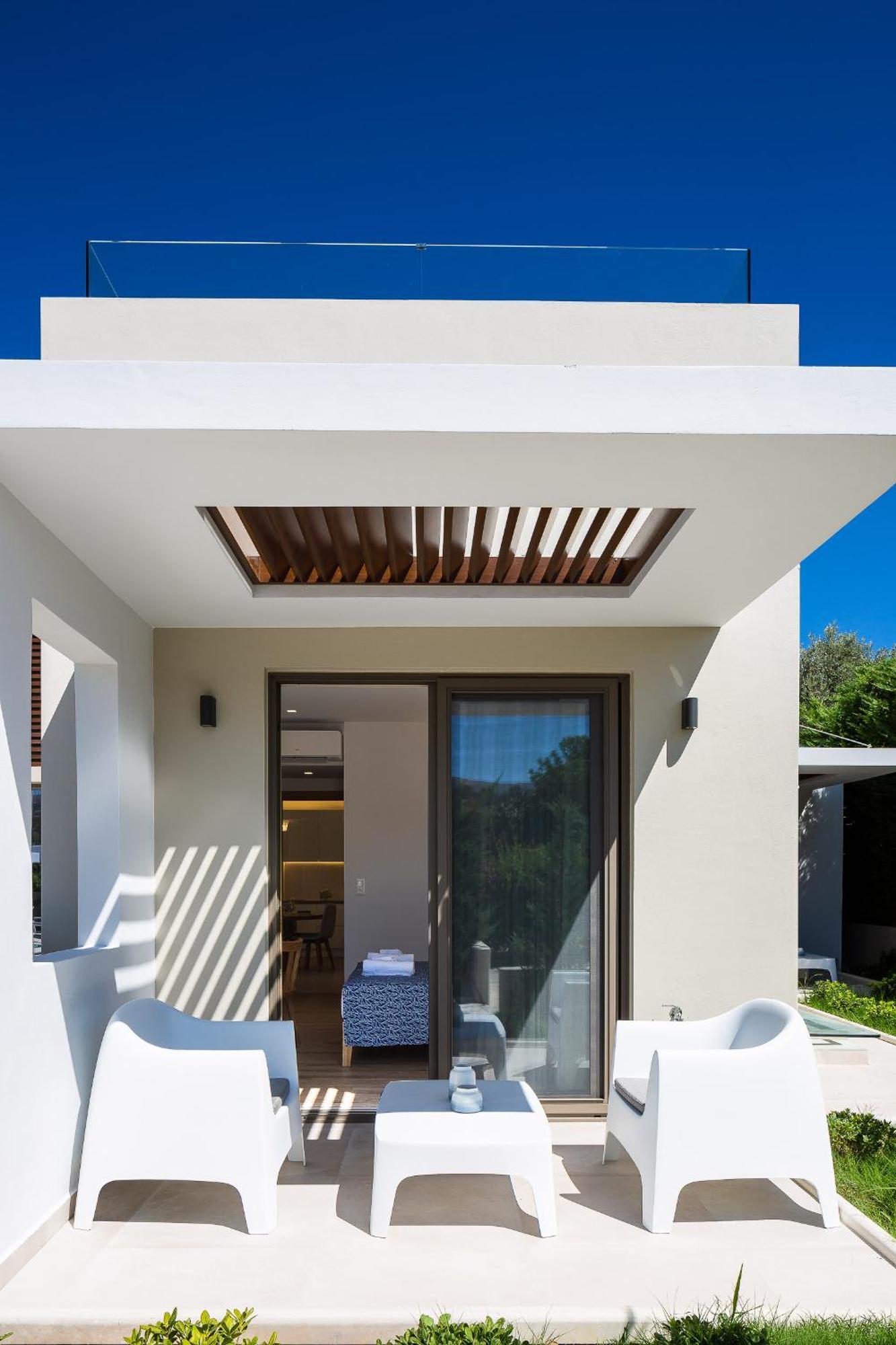 Vasilios Villa, With Pool, Gym & Close To Beach, By Thinkvilla Loutra エクステリア 写真
