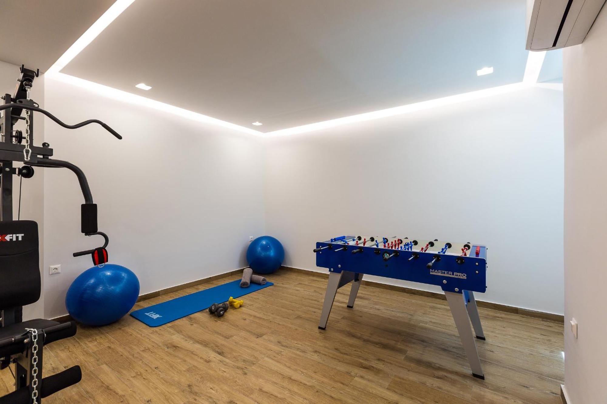 Vasilios Villa, With Pool, Gym & Close To Beach, By Thinkvilla Loutra エクステリア 写真