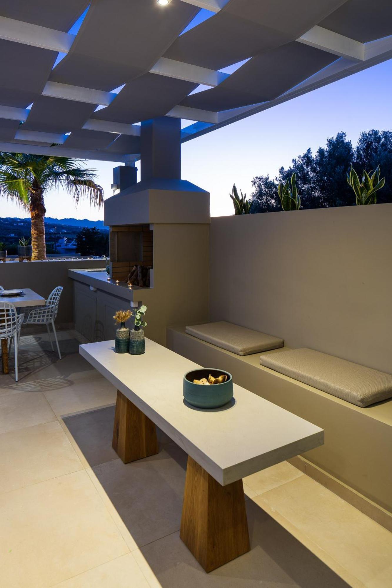 Vasilios Villa, With Pool, Gym & Close To Beach, By Thinkvilla Loutra エクステリア 写真