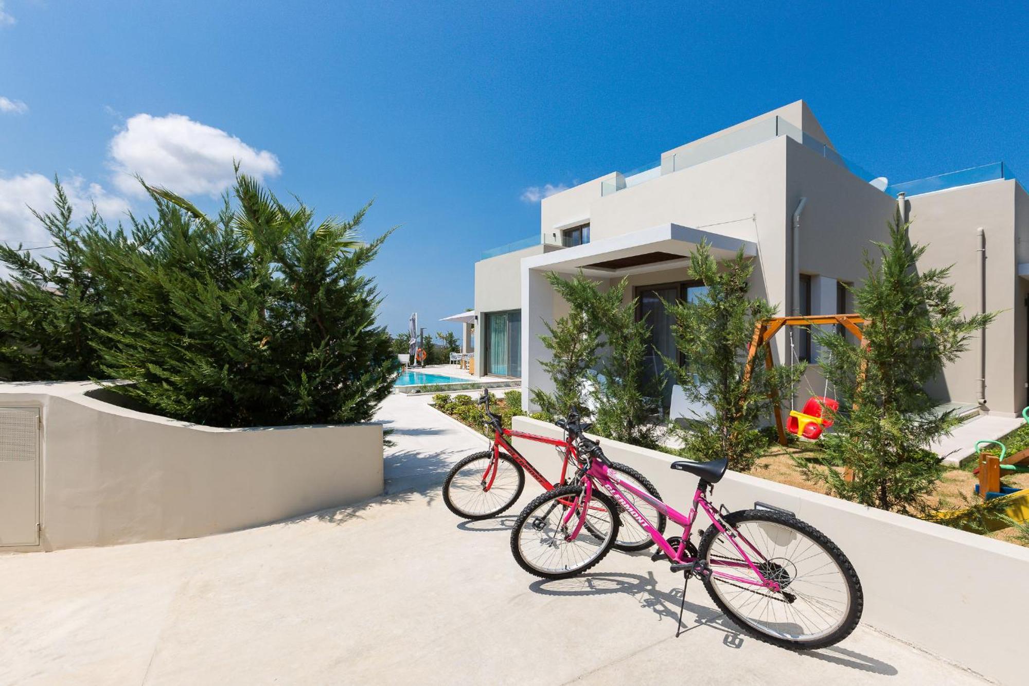 Vasilios Villa, With Pool, Gym & Close To Beach, By Thinkvilla Loutra エクステリア 写真