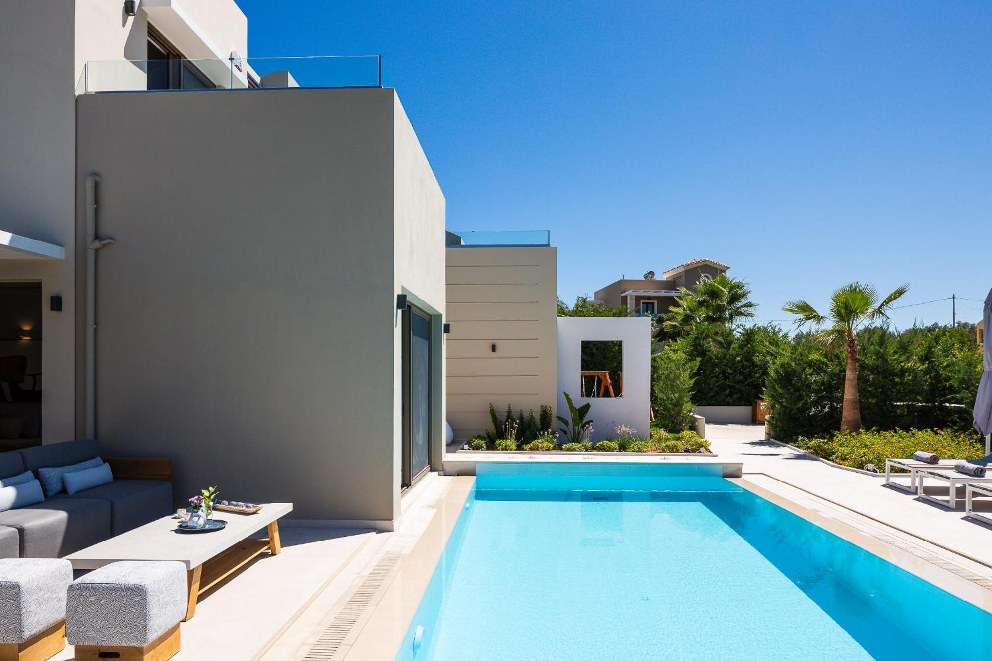 Vasilios Villa, With Pool, Gym & Close To Beach, By Thinkvilla Loutra エクステリア 写真