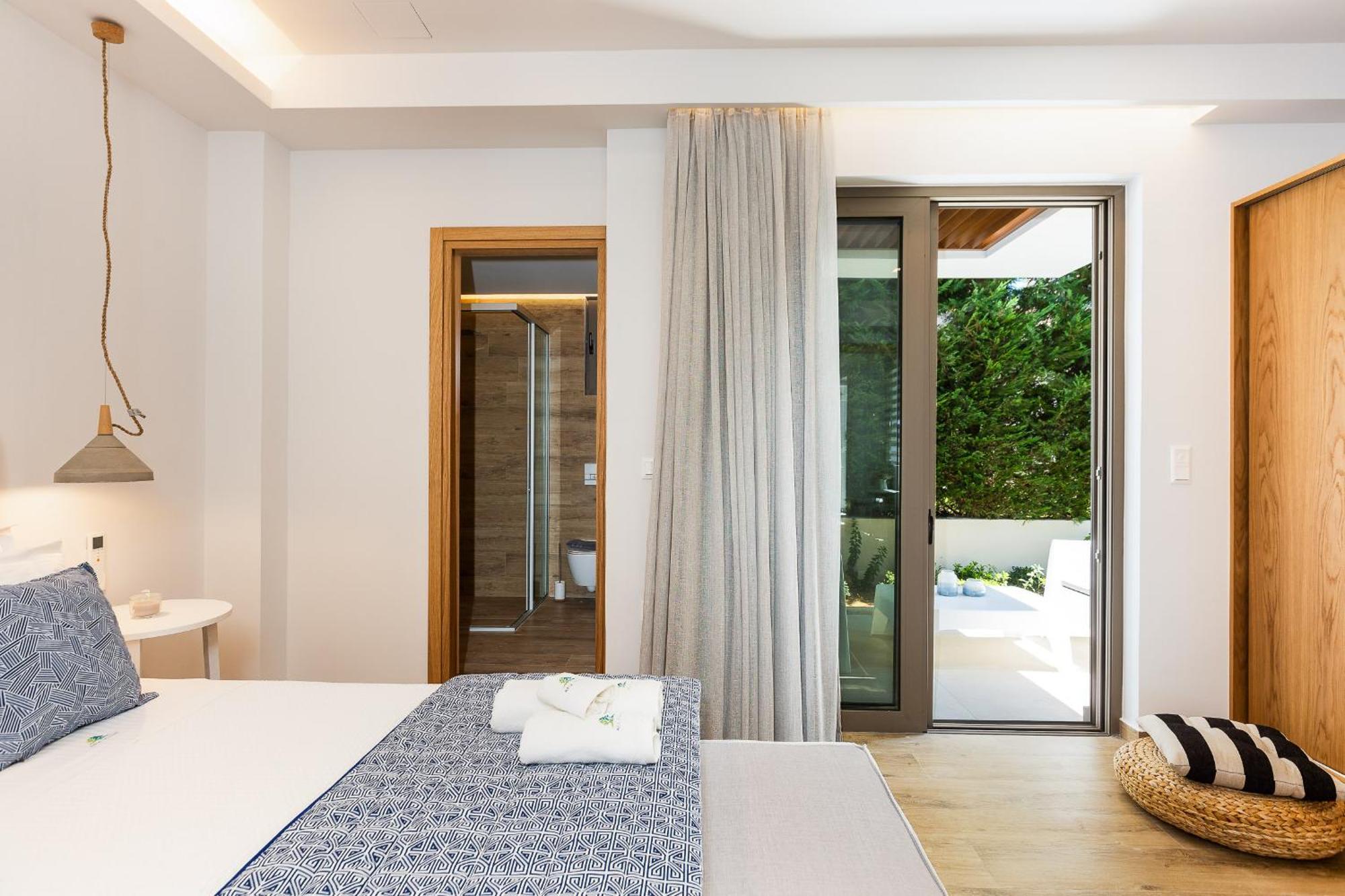 Vasilios Villa, With Pool, Gym & Close To Beach, By Thinkvilla Loutra エクステリア 写真