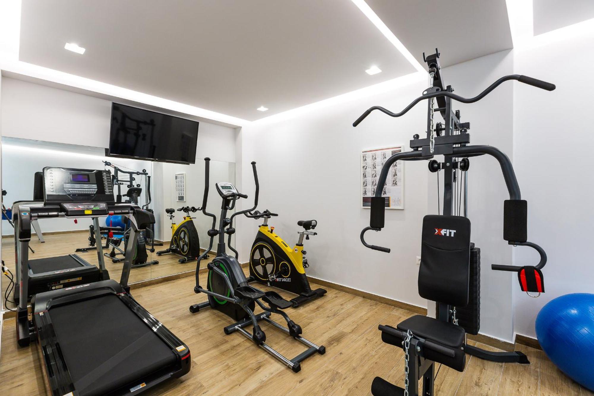 Vasilios Villa, With Pool, Gym & Close To Beach, By Thinkvilla Loutra エクステリア 写真