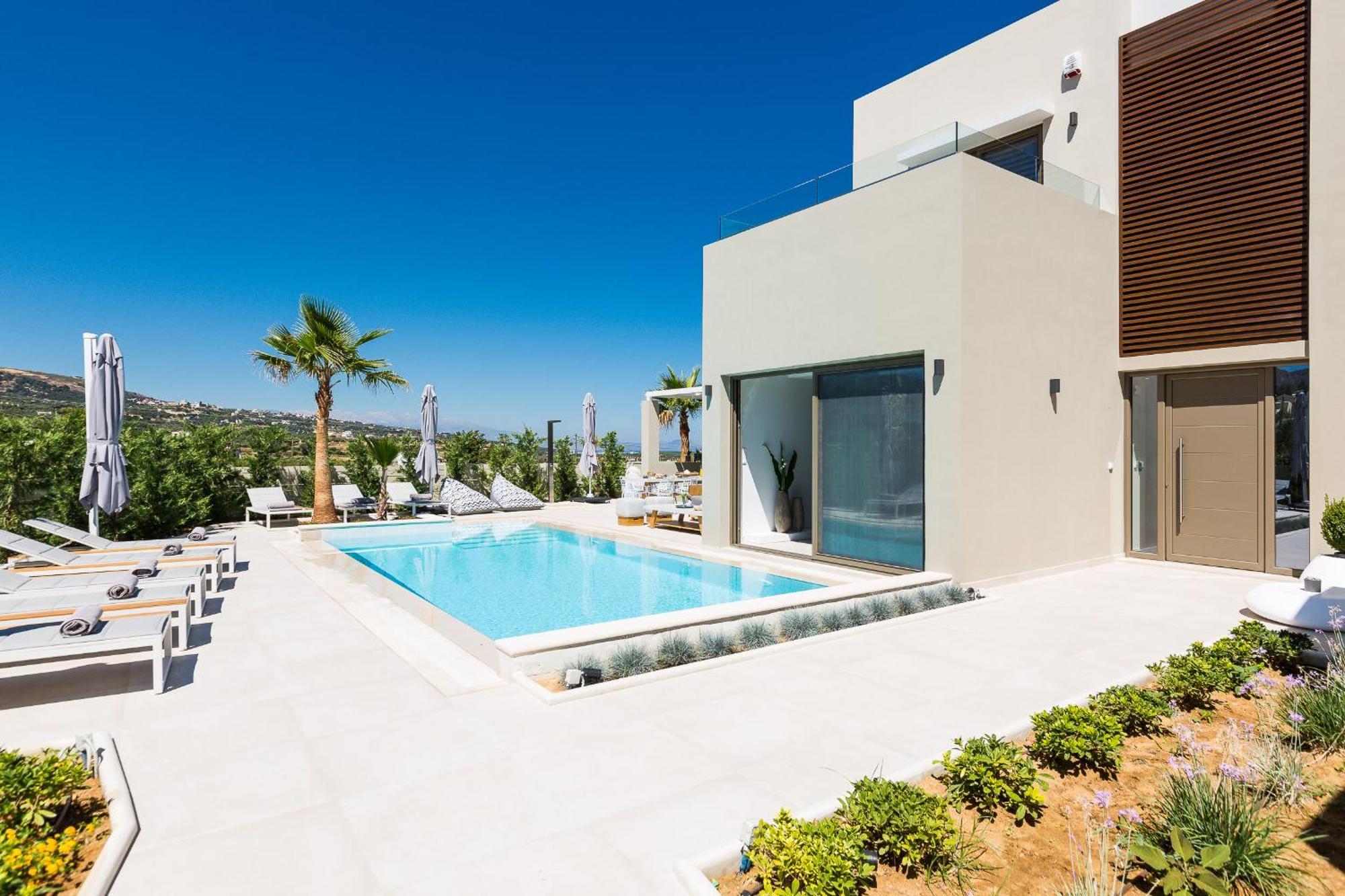 Vasilios Villa, With Pool, Gym & Close To Beach, By Thinkvilla Loutra エクステリア 写真