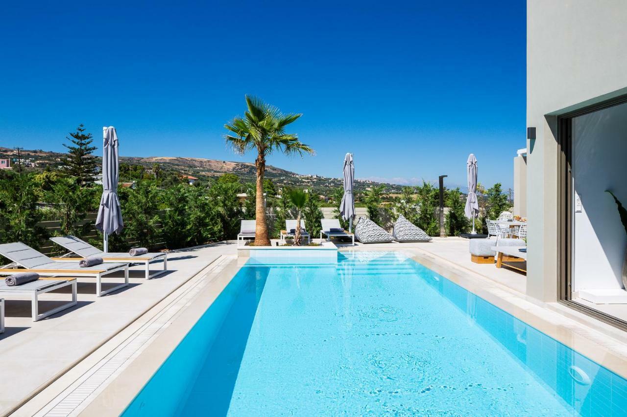 Vasilios Villa, With Pool, Gym & Close To Beach, By Thinkvilla Loutra エクステリア 写真